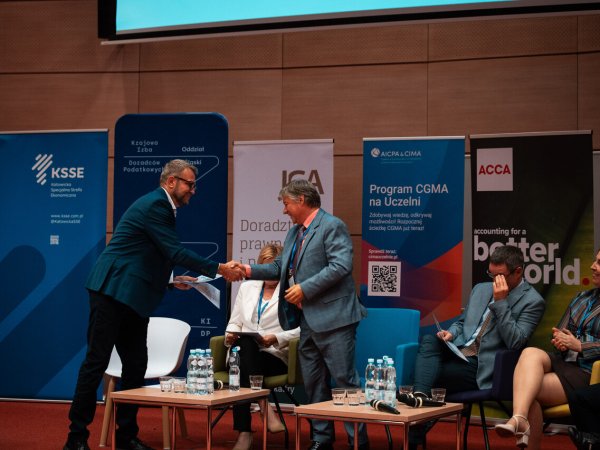 Marcel_Goldmann-42_Easy-Resize.com