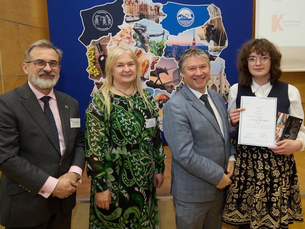 _D8A7596_Easy-Resize.com